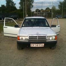 Mercedes Benz 190e 