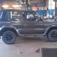 Mitsubishi Pajero GLS