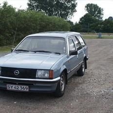 Opel Rekord E1 5 dørs Caravan 