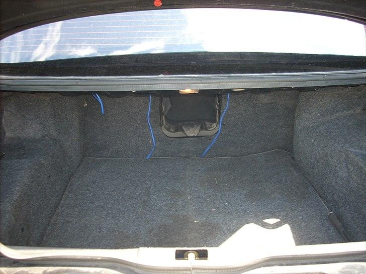 Alfa Romeo 164 3,0 v6 24v PininFarina solgt - bagacerummet billede 13