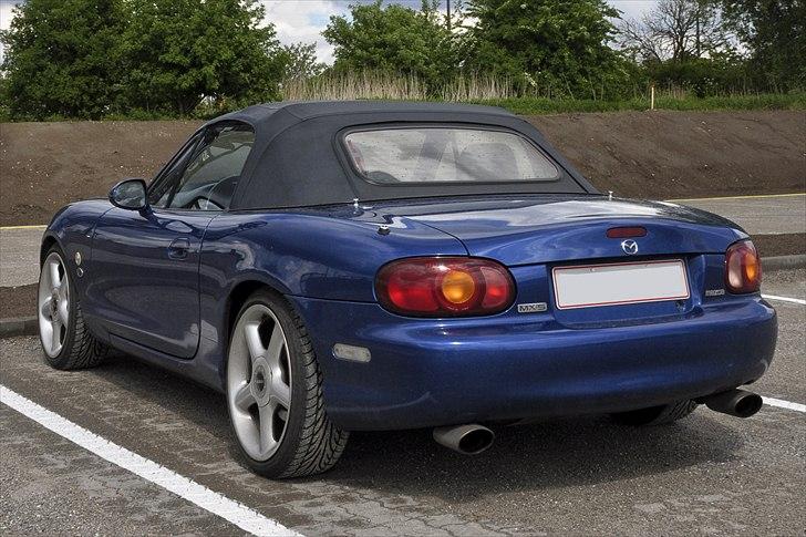 Mazda MX-5 Jubilæumsmodel *solgt* - Dobbelt afgangsrør i rustfrit stål, sænkning og alufælge, ellers standard! billede 2