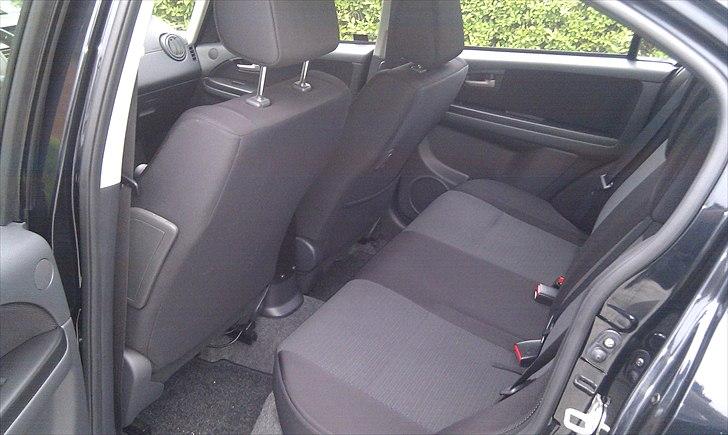 Suzuki SX4 Sedan Solgt - Der er god plads på bagsædet. billede 16