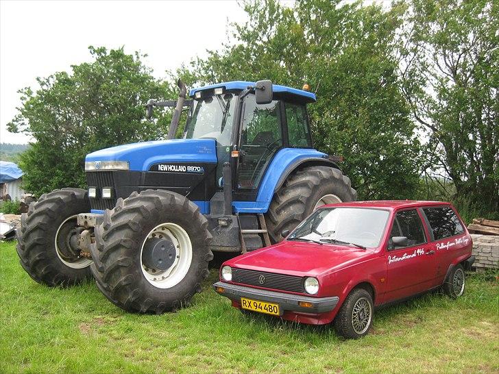 VW Polo Hit (skrottet) :( - Ja bagdækket på 8970A'eren er højere end polo'en selvom det kun er 710 dæk som er på :)  billede 12