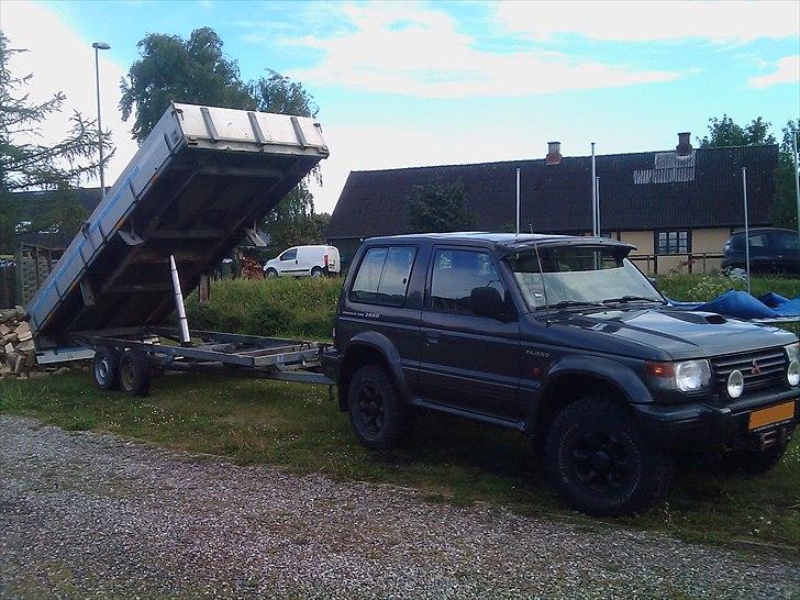 Mitsubishi Pajero GLS - En kammerats trailer. Nemt at læsse brænde af. billede 12