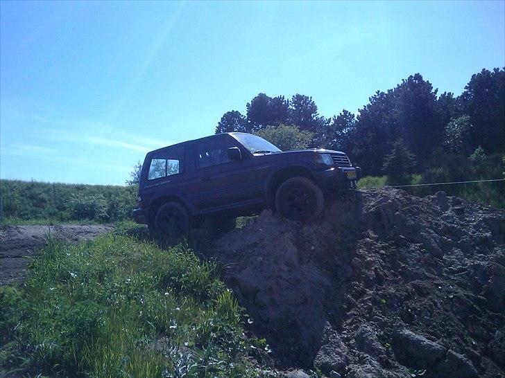 Mitsubishi Pajero GLS - Ud i det grønne billede 6