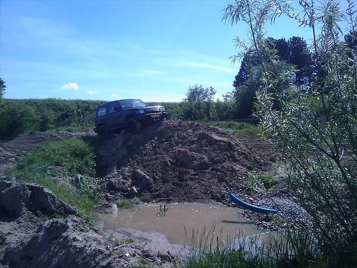 Mitsubishi Pajero GLS - Ud i det grønne billede 5