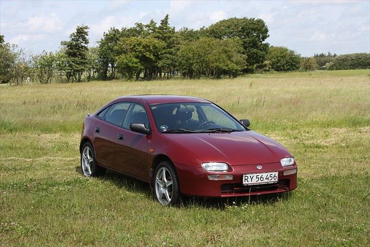 Mazda 323 F BA [SOLGT] billede 1