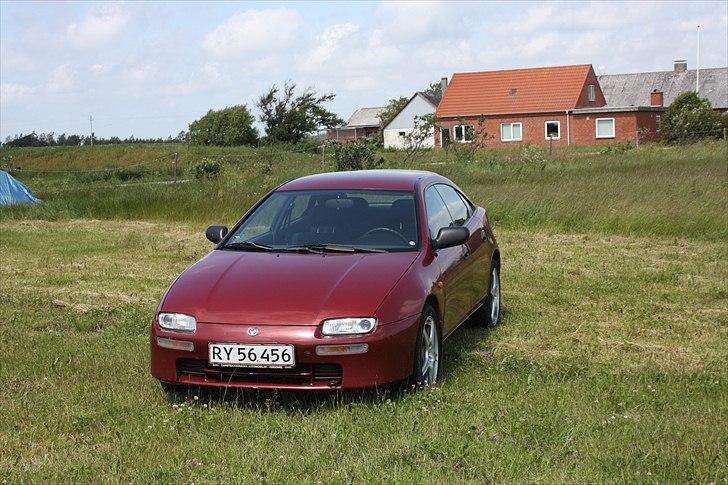 Mazda 323 F BA [SOLGT] billede 2