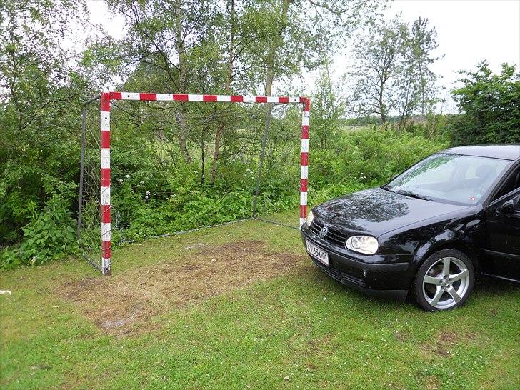 VW golf totalt skadet r.i.p. 24/11/11 billede 1