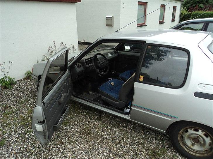 Peugeot 205 - kun for at vise at der også er døre i gamle biler billede 5