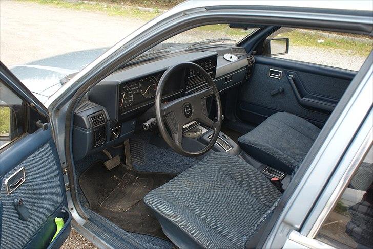 Opel Rekord E1 5 dørs Caravan  billede 1