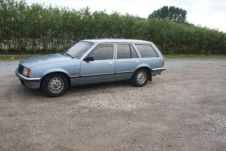 Opel Rekord E1 5 dørs Caravan  billede 2