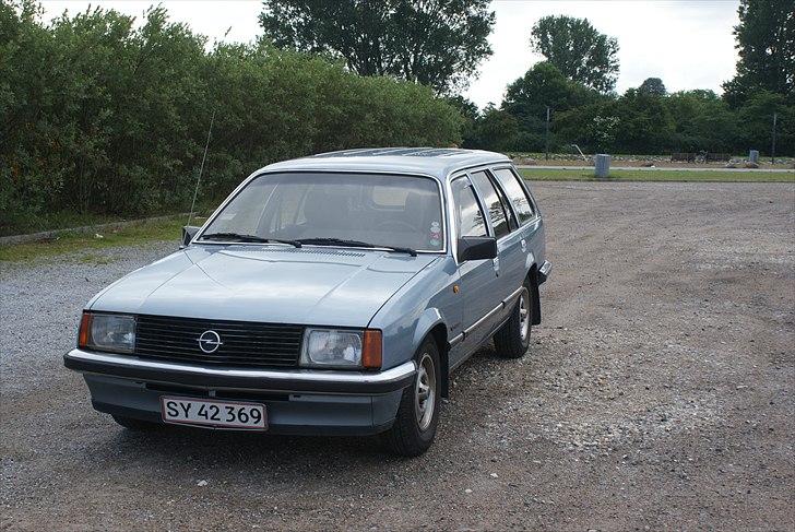Opel Rekord E1 5 dørs Caravan  billede 3