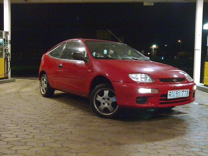 Mazda 323C billede 9