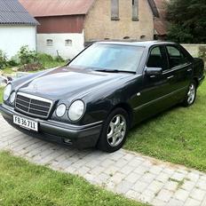 Mercedes Benz E300D ELEGANCE