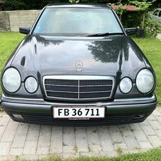 Mercedes Benz E300D ELEGANCE