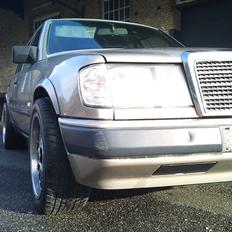 Mercedes Benz 230E w124 - Totalskadet.