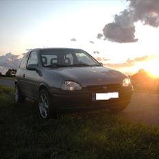 Opel corsa  b 1,4 i - nz 