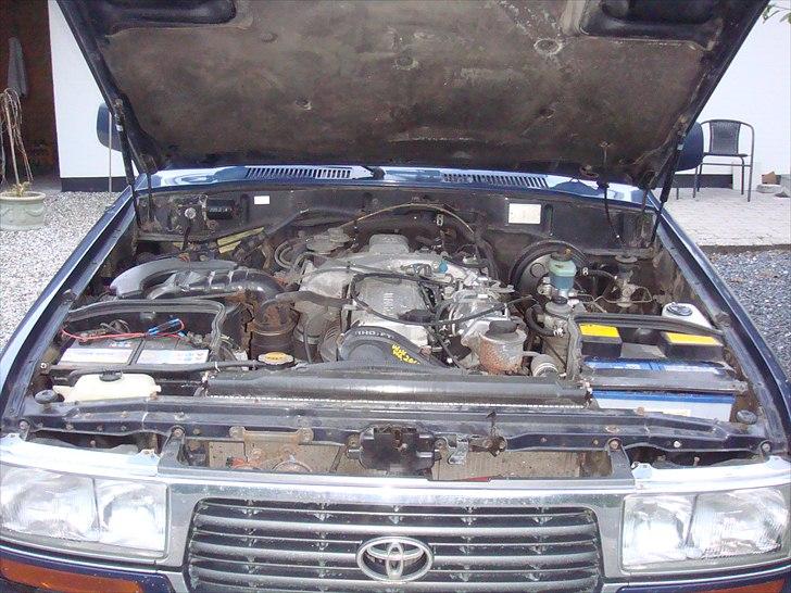 Toyota Landcruiser HDJ80  - godt stort motorrum billede 2