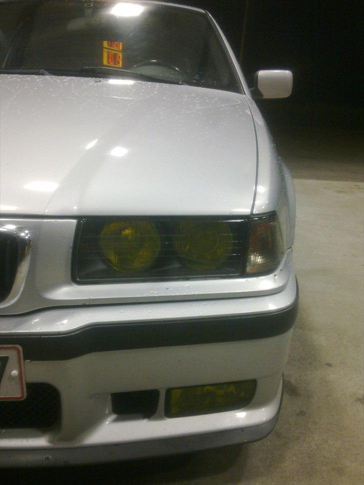 BMW 316i Compact - Franske bosch lygter

Ikke så tit man ser det på e36 billede 19