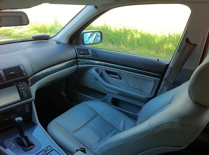 BMW E39 523i Steptronic - Komplet grå læderkabine billede 15