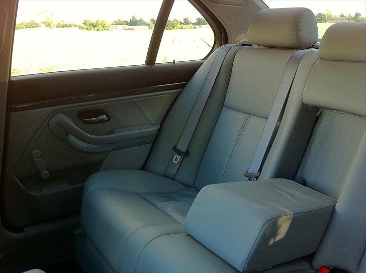 BMW E39 523i Steptronic - Armlæn bag billede 16