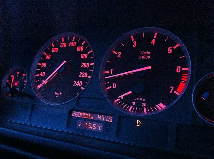 BMW E39 523i Steptronic - Alu-ringe i instrumentering billede 20