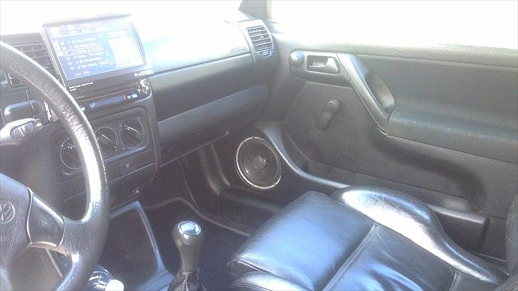 VW 2.0 16v GTI solgt - lækker kabine :) men beklager kabinen skinder så meget :) (ellers er det bare solen :D )  billede 7