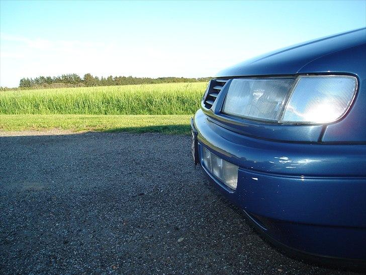 VW passat 35i variant (solgt) - ja her ses en af de riser som den har på bække sider  af for kofangeren billede 19