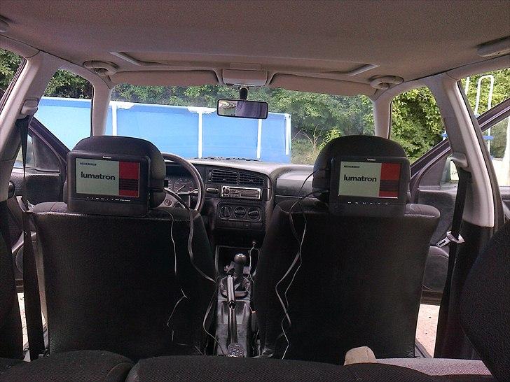 VW Golf 4,7 metanol - så kan ungerne sku osse se film bag uden at slås billede 12