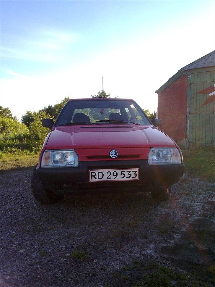 Skoda farvorit 136 f total skadet billede 3