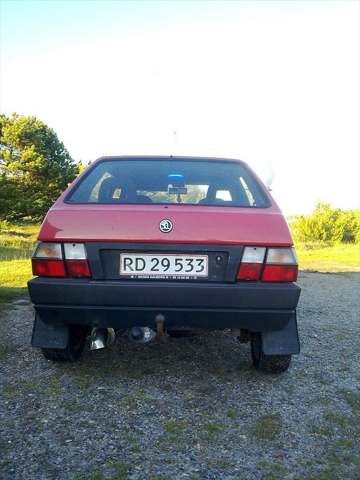 Skoda farvorit 136 f total skadet billede 5