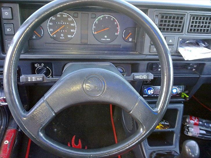 Skoda farvorit 136 f total skadet billede 19