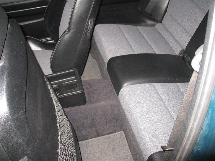BMW e36 316 Compact - efter den blev lavet sort 
nyt gulv kom der også lige i  billede 9