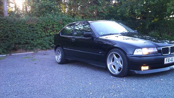 BMW e36 316i compact solgt billede 2