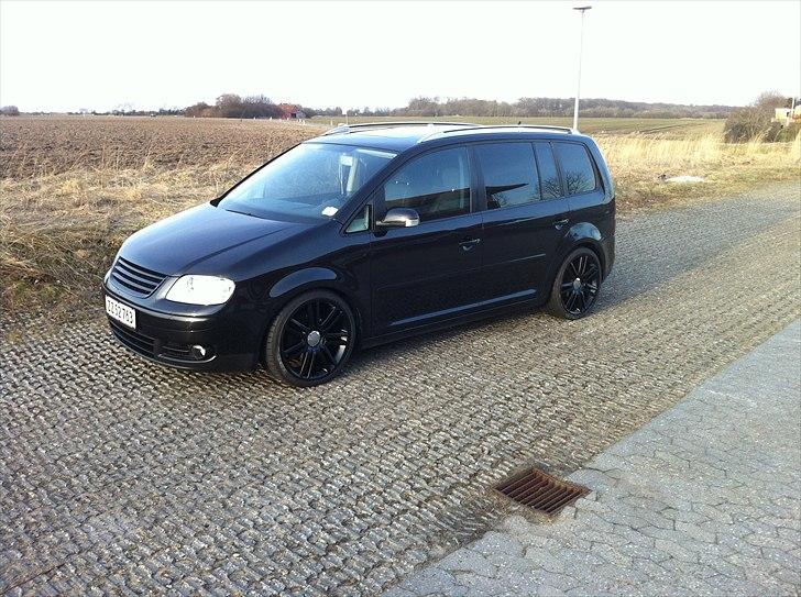 VW Touran 2,0 TDI Highline *SOLGT* billede 2