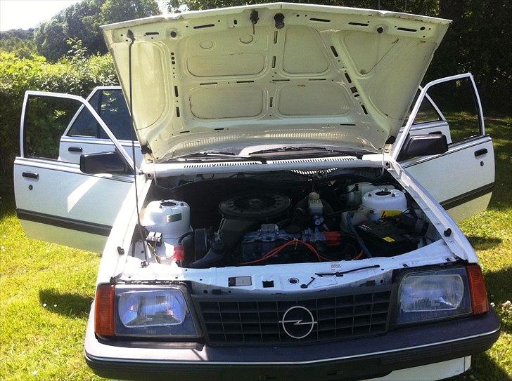 Opel Ascona C-cc 1,6 S 5 dor Solgt billede 10