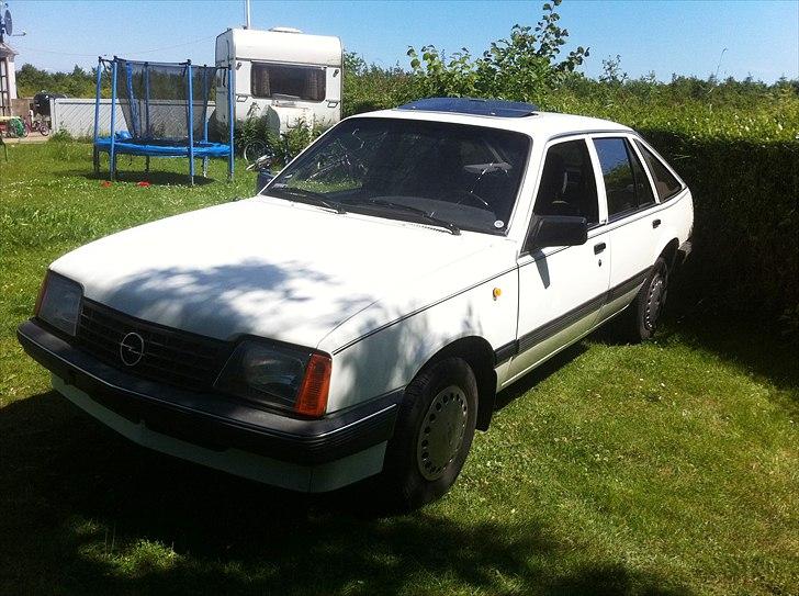 Opel Ascona C-cc 1,6 S 5 dor Solgt billede 13
