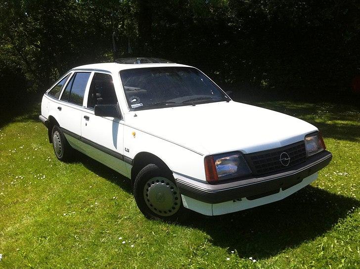 Opel Ascona C-cc 1,6 S 5 dor Solgt billede 14