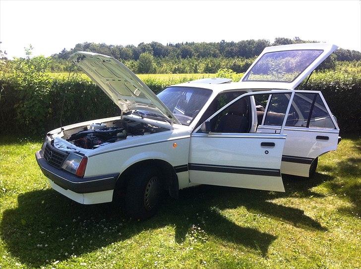 Opel Ascona C-cc 1,6 S 5 dor Solgt billede 19