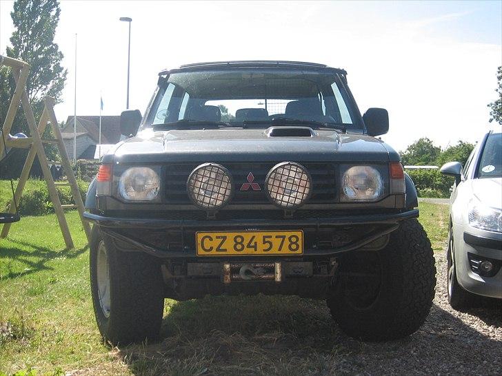 Mitsubishi Pajero GLS - Projekt Ny kofanger færdig billede 1
