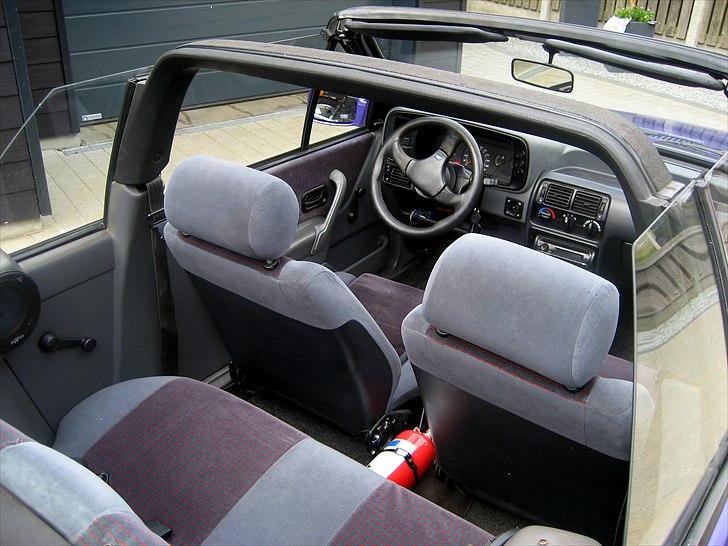 Ford Escort Cabriolet - Kabinen står rigtig flot og velholdt - og med pulverslukker! billede 16