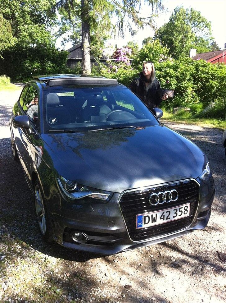 Audi A1 185hk S-line  - Søster ude og prøve bilen  billede 2