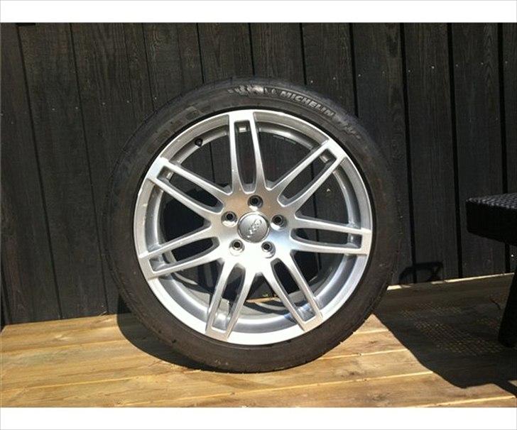 Audi A1 185hk S-line  - Lækre fælge tilsalg! Kørt en halv sommer. Nypris 20.000,- Din pris 11.000,- 18" Med Michelin dæk.. 100% Som nye..  billede 17