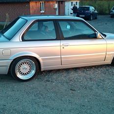 BMW E30 325i