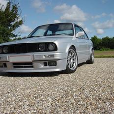 BMW E30 325i