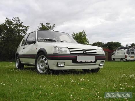 Peugeot 205 1,9 GTI DØD billede 12