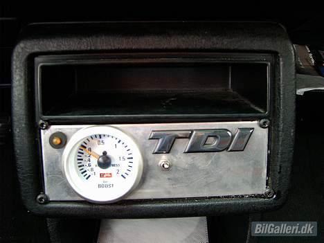 VW Golf II 1,9 TD-I - Turbo-Meter, Alarm-Diode, Kontakt, og TDI skilt på Alu plade. billede 4