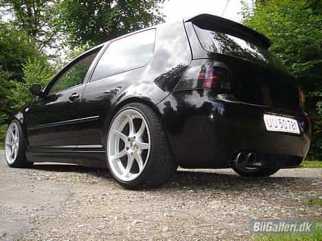 VW Golf IV  - SOLGT... - 10x19" Breyton Vision fælge og 265-30-19 dæk... Det gør ondt og skifte dem.. :) billede 3