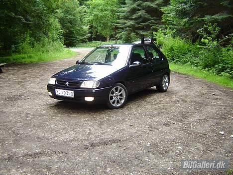 Citroën Saxo 1.1 (solgt) - Det er den blå bil i forgrunden, der er min... ;-) billede 7